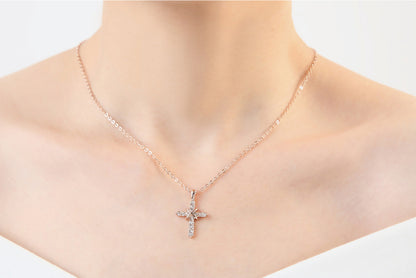 Cross pendant necklace